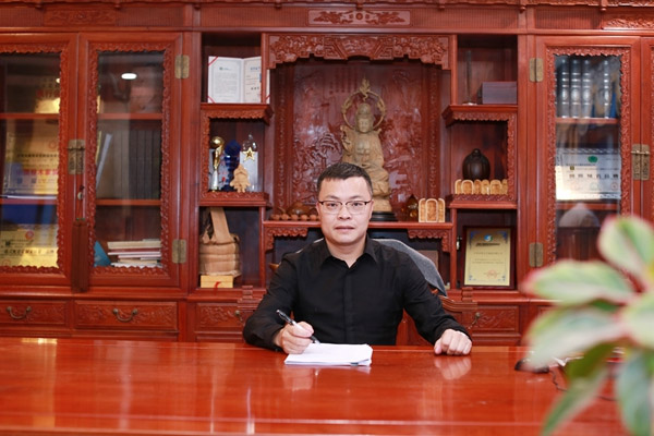 木(mù)斯特高(gāo)端整木(mù)定制(zhì)胡天月(yuè)|推出輕奢年(nián)輕化(huà)高(gāo)定品牌，搶占年(nián)輕市(shì)場(chǎng)